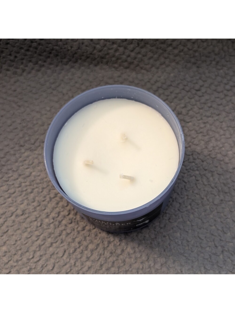 Bath & Body Works White Barn Linen & Lavender 3-Wick Candle 14.5 oz Discontinued - Picture 3 of 3